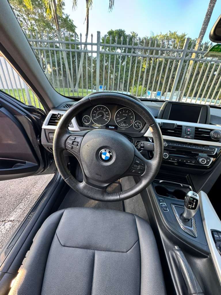Used 2018 BMW 320i Sedan w/ Convenience Package RWD image 5