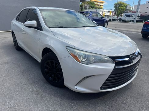 Used 2016 Toyota Camry LE image 1