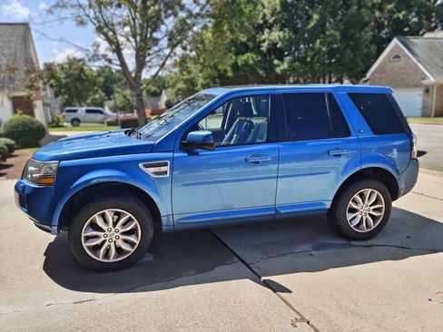 Used 2013 Land Rover LR2 HSE w/ Climate Comfort Pkg AWD/4WD image 1