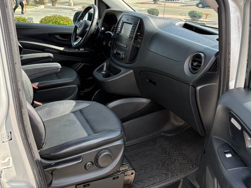 Used 2016 Mercedes-Benz Metris Passenger image 5