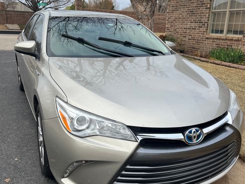 Used 2016 Toyota Camry XLE w/ Moonroof Package image 5