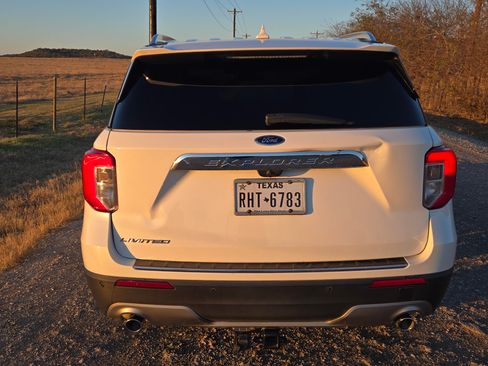 Used 2021 Ford Explorer Limited w/ Equipment Group 301A image 5