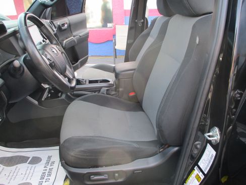 Used 2021 Toyota Tacoma TRD Off-Road w/ Technology Package image 26