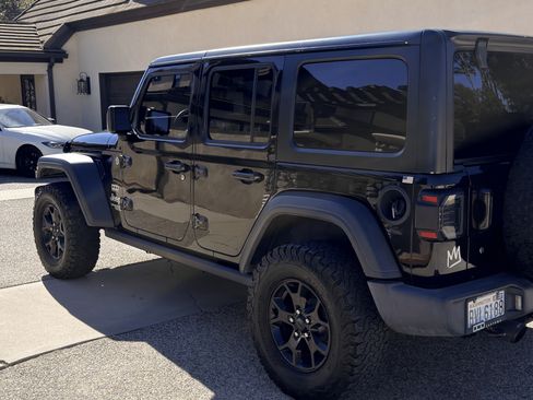Used 2018 Jeep Wrangler Unlimited Sport image 15