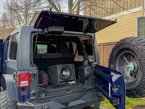 Used 2013 Jeep Wrangler Unlimited Sahara image 10