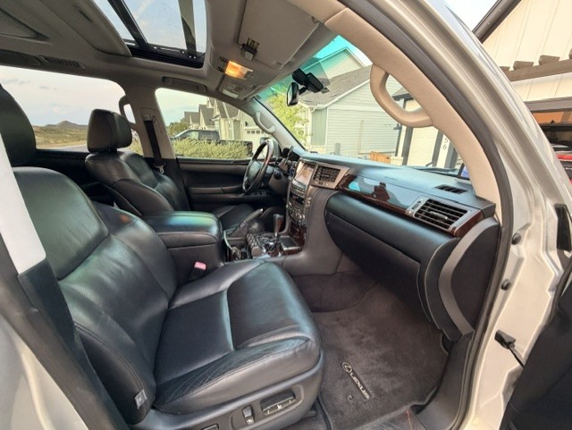 Used 2011 Lexus LX 570 4WD w/ Luxury Pkg image 11