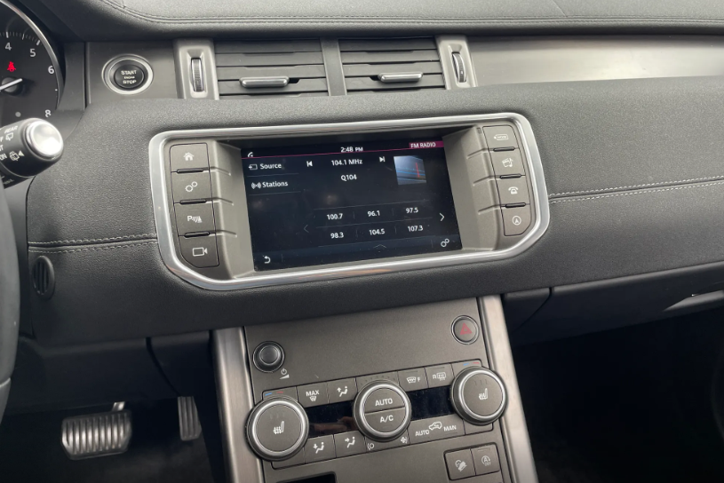 Used 2019 Land Rover Range Rover Evoque Landmark Edition AWD/4WD image 4
