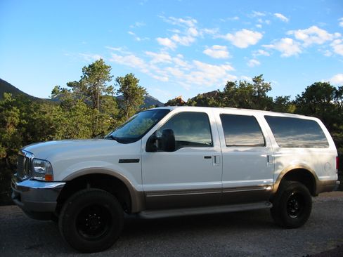 Used 2001 Ford Excursion Limited AWD/4WD image 2