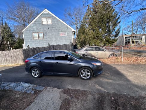 Used 2018 Ford Focus S image 4