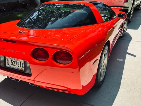 Used 2004 Chevrolet Corvette Coupe RWD image 6