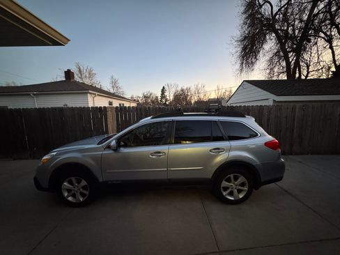 Used 2014 Subaru Outback 2.5i Limited image 4