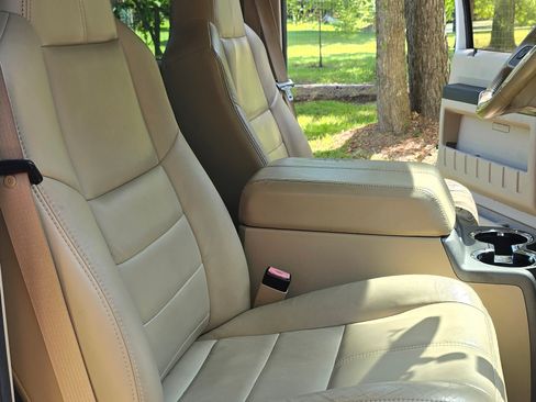 Used 2010 Ford F250 Lariat image 14