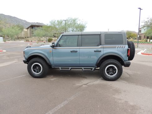 Used 2024 Ford Bronco Badlands image 8