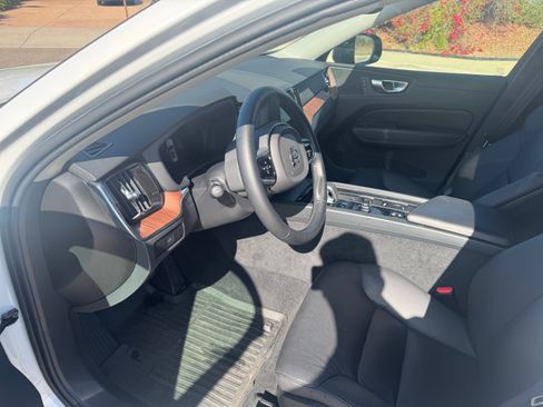 Used 2024 Volvo XC60 B5 Plus w/ Protection Package Premier image 8