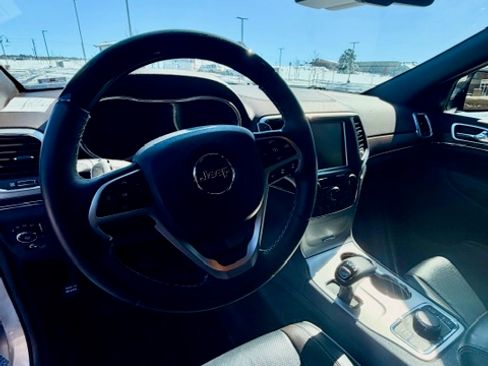 Used 2014 Jeep Grand Cherokee Overland w/ Advanced Technology Group image 9