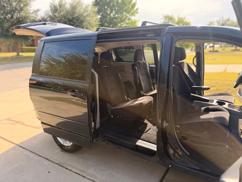 Used 2014 Dodge Grand Caravan SXT FWD image 13