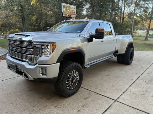 Used 2023 GMC Sierra 3500 Denali image 1