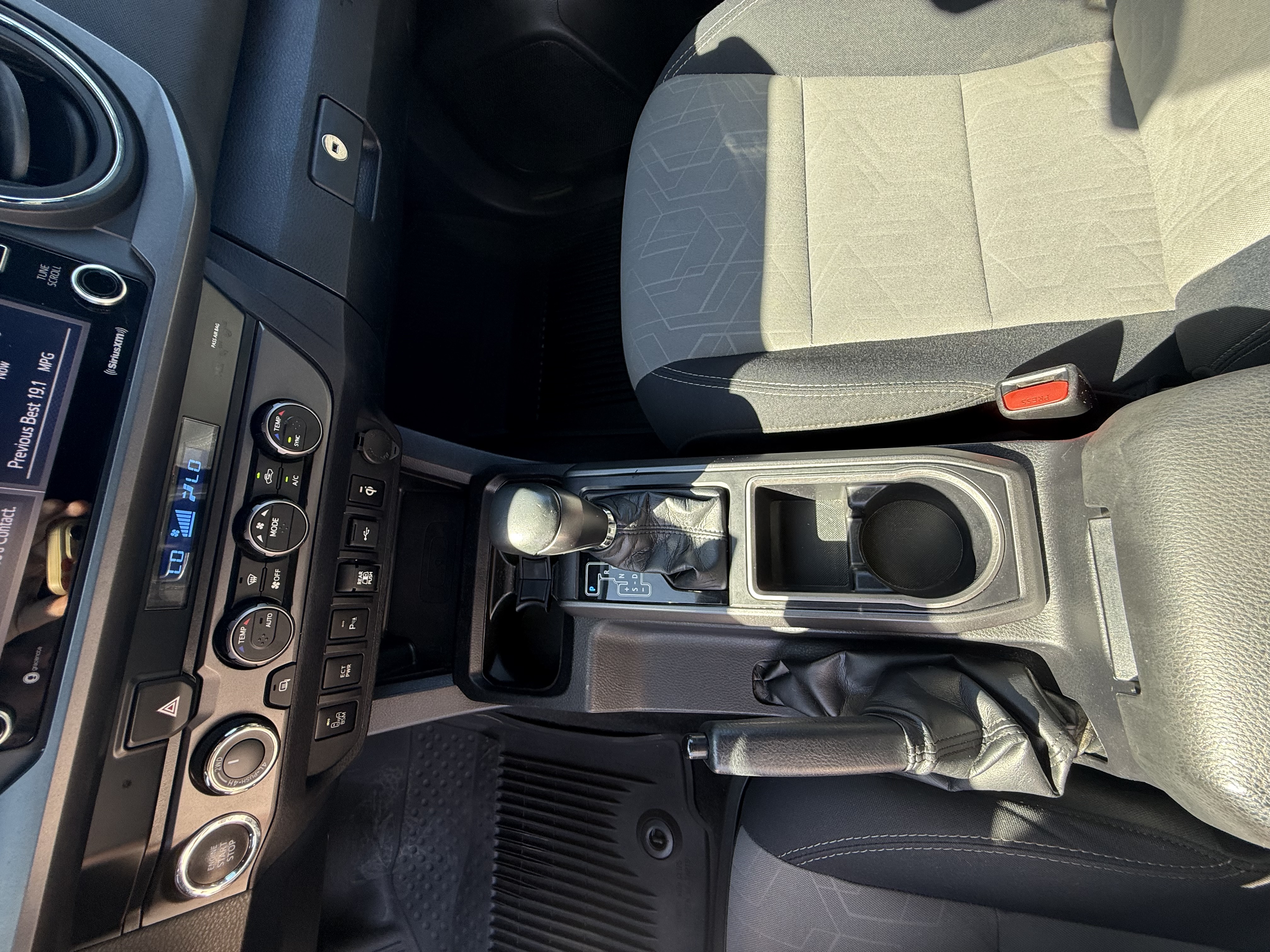 Used 2021 Toyota Tacoma TRD Off-Road w/ Technology Package AWD/4WD image 19