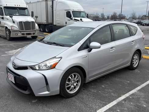 Used 2015 Toyota Prius V Three image 1