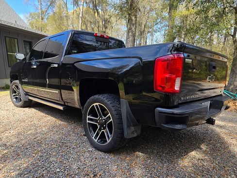 Used 2018 Chevrolet Silverado 1500 LTZ Z71 image 14