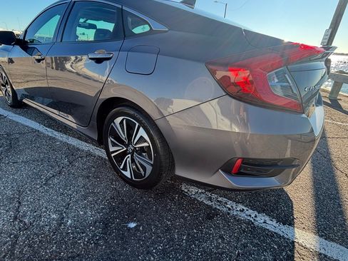 Used 2018 Honda Civic EX-L image 4