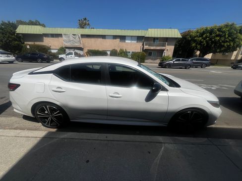 Used 2021 Nissan Sentra SR w/ Electronics Package FWD image 5