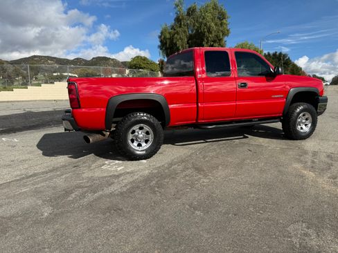 Used 2004 Chevrolet Silverado 2500 LS image 2