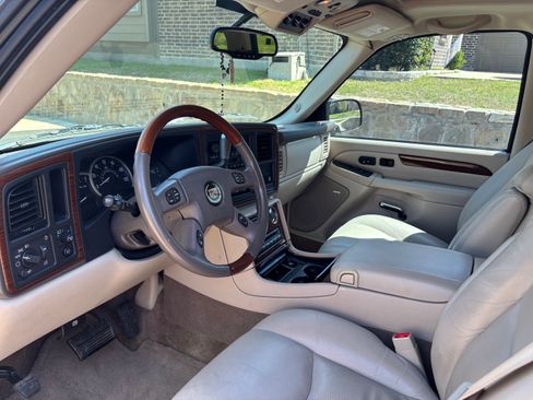 Used 2004 Cadillac Escalade ESV AWD image 8