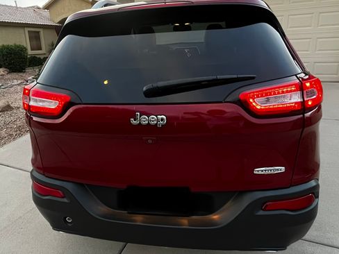 Used 2017 Jeep Cherokee Latitude w/ Comfort & Sound Group FWD image 10