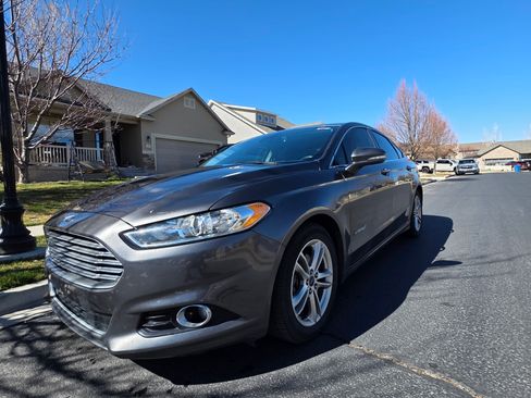 Used 2016 Ford Fusion Titanium image 2