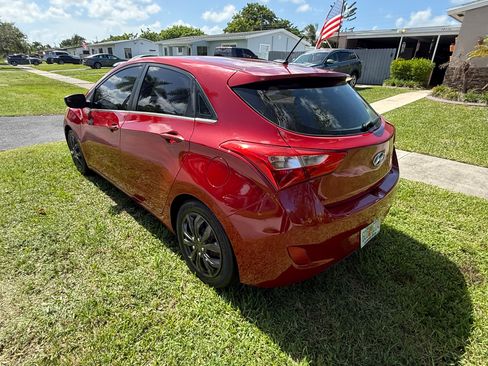 Used 2017 Hyundai Elantra GT FWD image 2