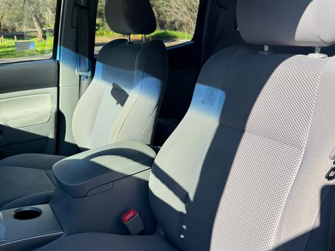 Used 2005 Toyota Tacoma PreRunner image 10