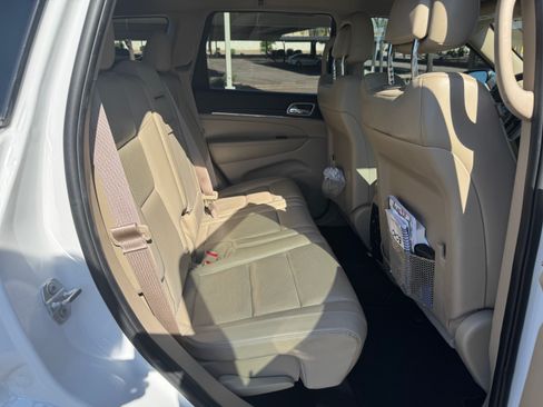 Used 2018 Jeep Grand Cherokee Limited w/ Luxury Group II image 9