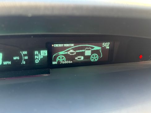 Used 2011 Toyota Prius Four w/ Solar Roof Pkg FWD image 2