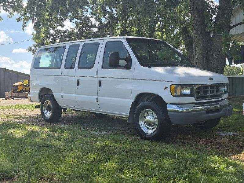 Used 2000 Ford E-350 and Econoline 350 Wagon RWD image 5