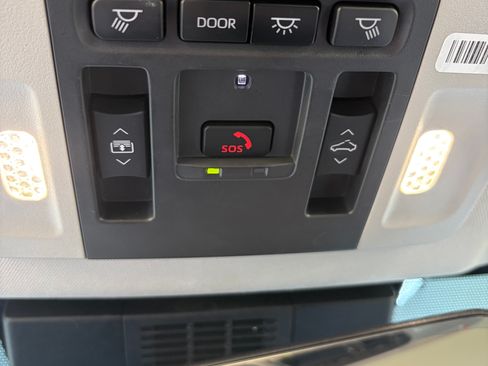 Used 2025 Toyota Camry XLE FWD image 20