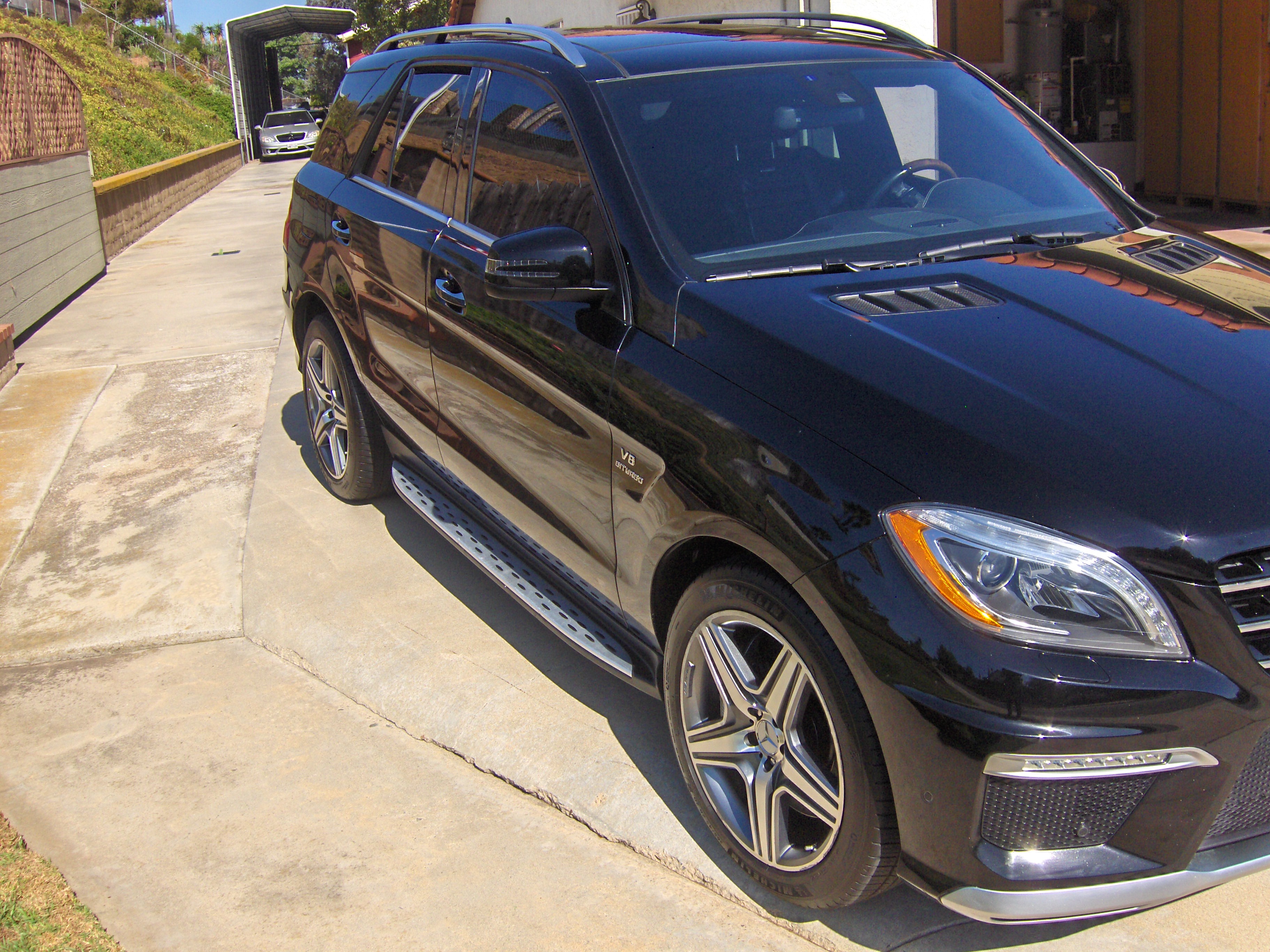 Used 2015 Mercedes-Benz ML 63 AMG 4MATIC w/ Driver Assistance Package image 5