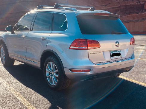 Used 2014 Volkswagen Touareg Sport image 6