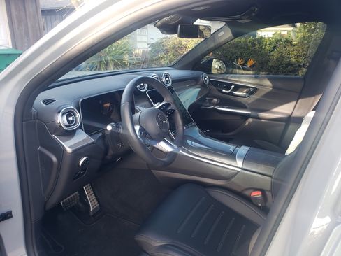 Used 2025 Mercedes-Benz GLC 300 image 5