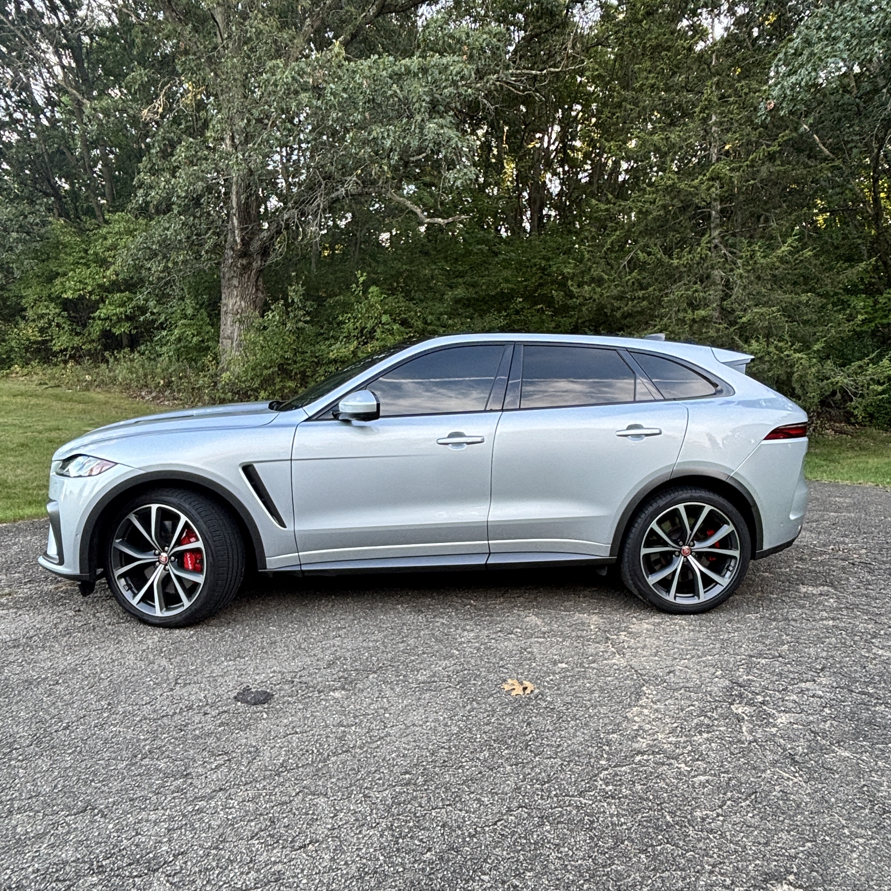 Used 2021 Jaguar F-PACE SVR AWD/4WD image 2