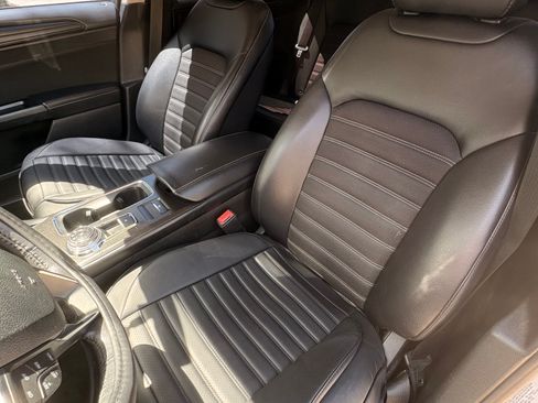 Used 2018 Ford Fusion SE w/ Equipment Group 201A FWD image 11