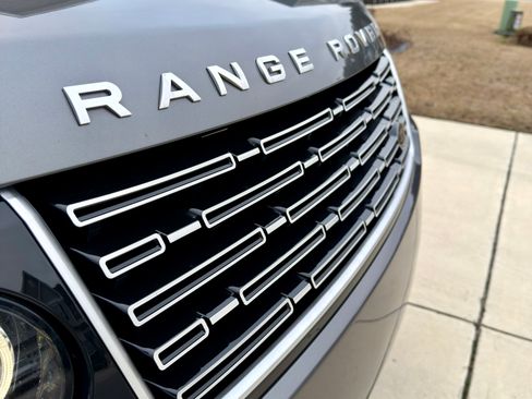 Used 2015 Land Rover Range Rover HSE image 2