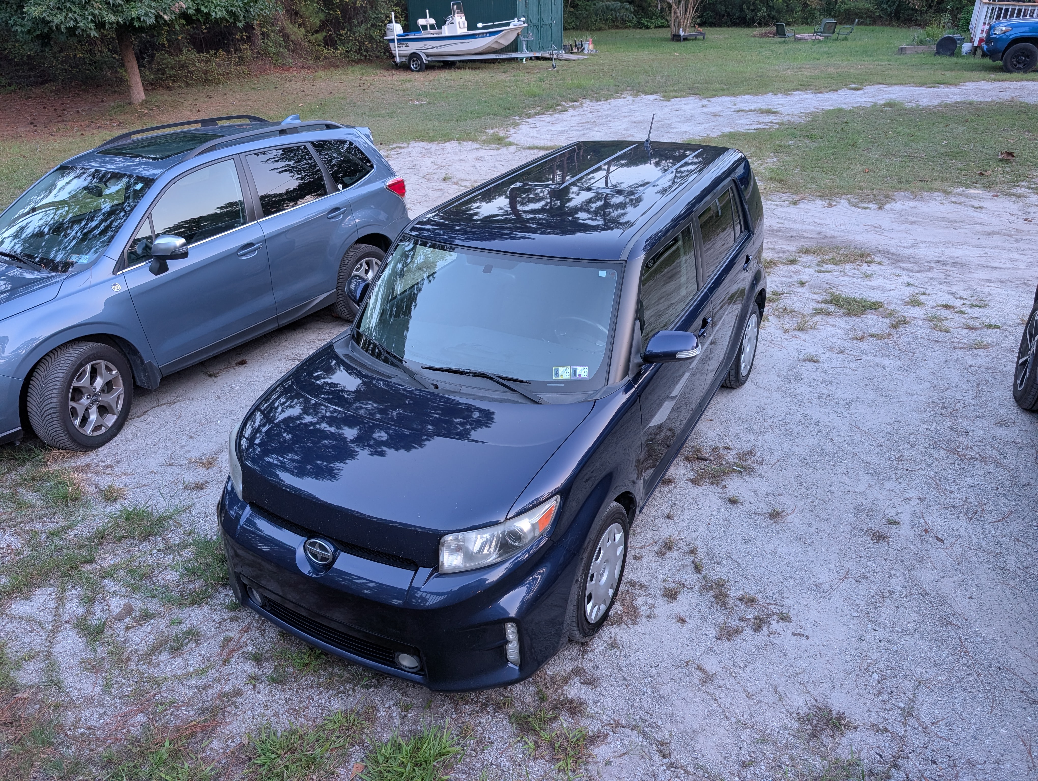 Used 2015 Scion xB FWD image 4