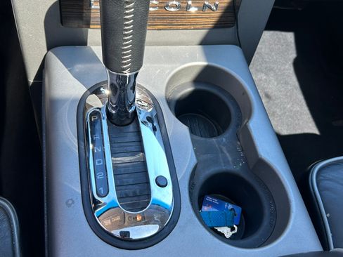 Used 2007 Lincoln Mark LT 4x4 image 8