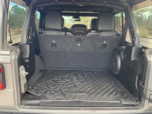 Used 2021 Jeep Wrangler Unlimited Rubicon image 12