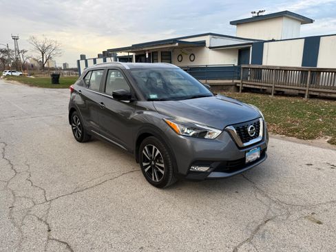 Used 2019 Nissan Kicks SR w/ SR Premium Package image 4