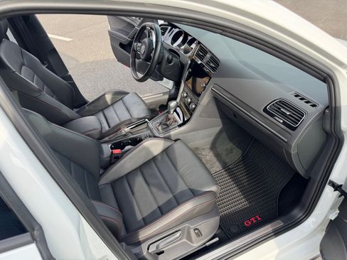 Used 2021 Volkswagen GTI SE image 13