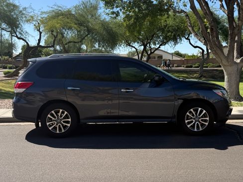 Used 2014 Nissan Pathfinder SV image 5