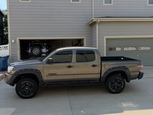 Used 2011 Toyota Tacoma 4x4 Double Cab w/ SR5 Pkg #2 image 10