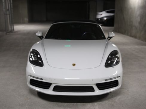 Used 2019 Porsche 718 Boxster RWD image 2